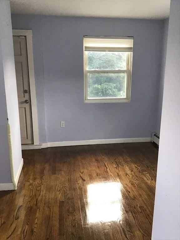 3 bed, 1 bath apartment for rent at 103 Winthrop Unit 3, Roxbury — photo 3 of 16