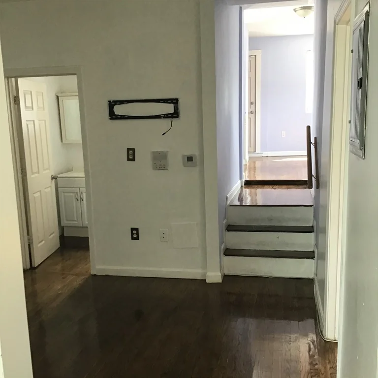 3 bed, 1 bath apartment for rent at 103 Winthrop Unit 3, Roxbury — photo 12 of 16