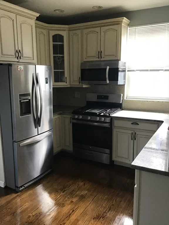 3 bed, 1 bath apartment for rent at 103 Winthrop Unit 3, Roxbury — photo 1 of 16