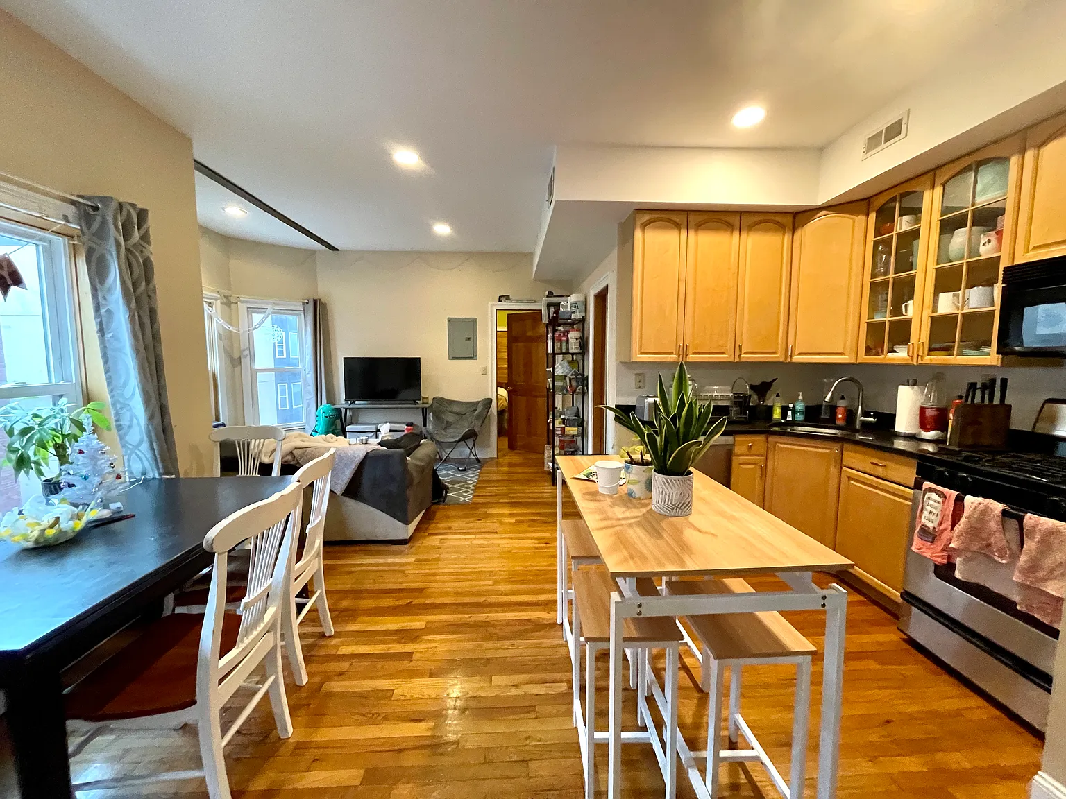 3 bed, 2 bath apartment for rent at 1031 Tremont St Unit 4, South End — photo 2 of 17