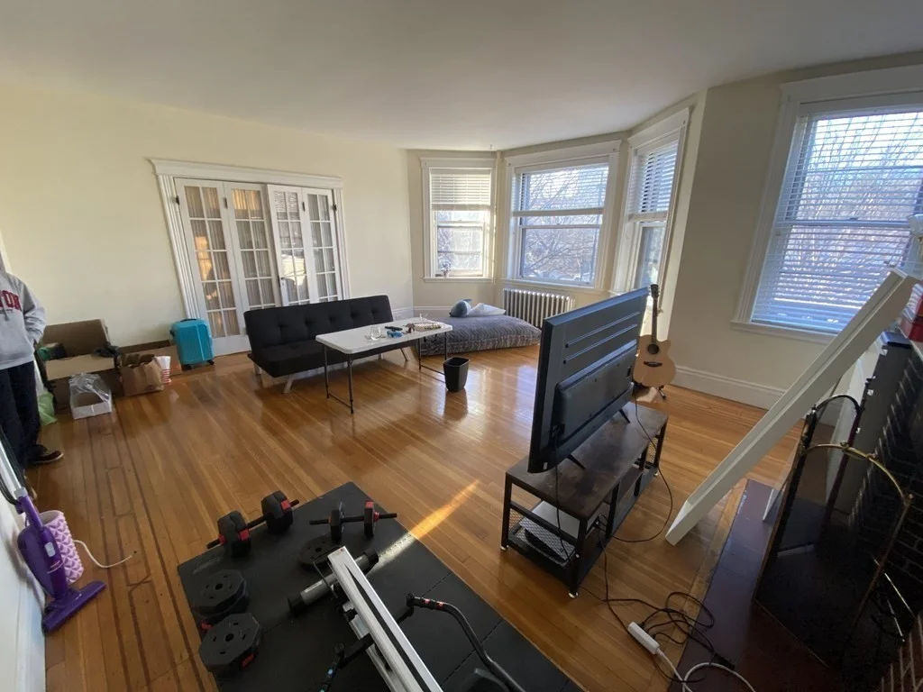 4 bed, 2 bath apartment for rent at 1033 Beacon St Unit 2, Fenway — photo 3 of 14