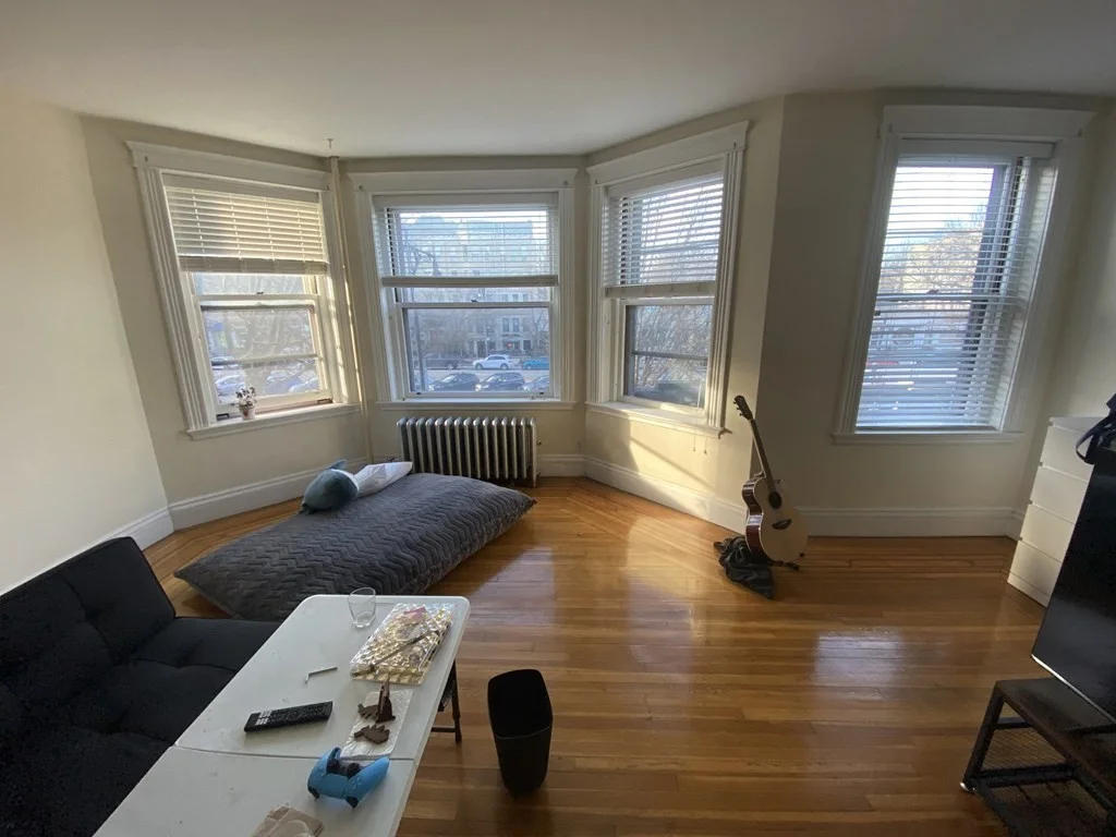 4 bed, 2 bath apartment for rent at 1033 Beacon St Unit 2, Fenway — photo 4 of 14