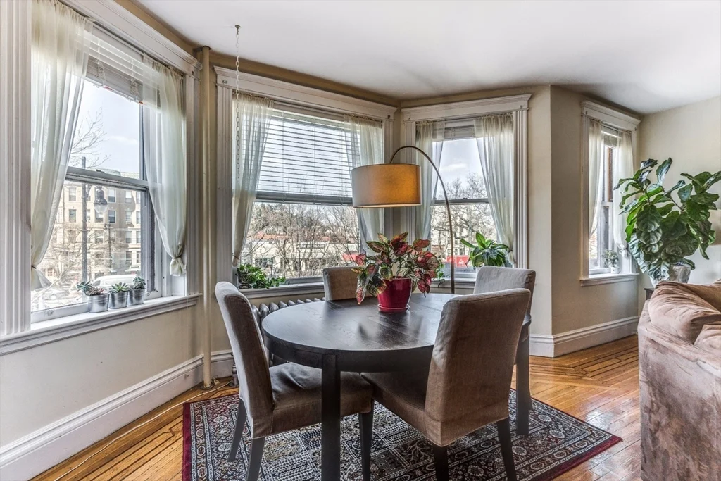 4 bed, 2 bath apartment for rent at 1033 Beacon St Unit 3, Longwood — photo 4 of 11