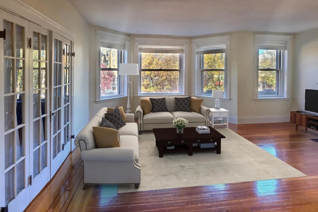 4 bed, 2 bath apartment for rent at 1033 Beacon St Unit 3, Longwood — photo 1 of 11