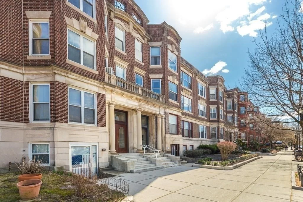 4 bed, 2 bath apartment for rent at 1033 Beacon St Unit B, Longwood — photo 1 of 14