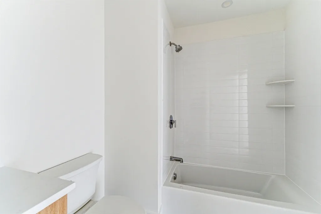 Studio bed, 1 bath apartment for rent at 1035 Commonwealth Ave Unit 209, Allston — photo 10 of 16