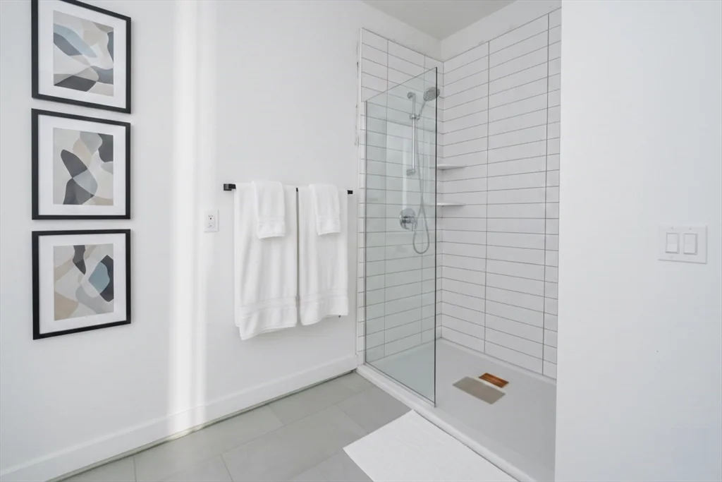 Studio bed, 1 bath apartment for rent at 1035 Commonwealth Ave Unit 209, Allston — photo 3 of 16