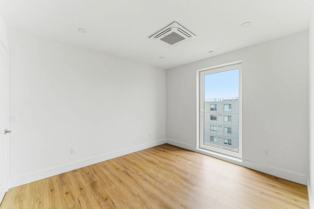 1 bed, 1 bath apartment for rent at 1035 Commonwealth Ave Unit 211, Allston — photo 4 of 17