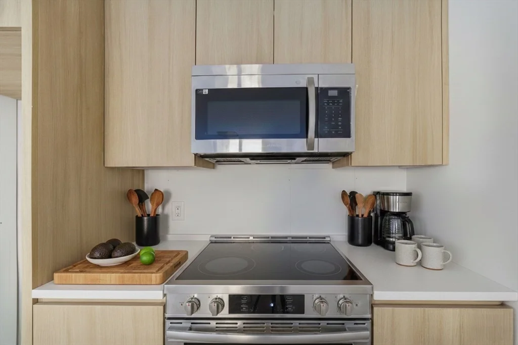 3 bed, 2 bath apartment for rent at 1035 Commonwealth Ave Unit 302, Allston — photo 5 of 20