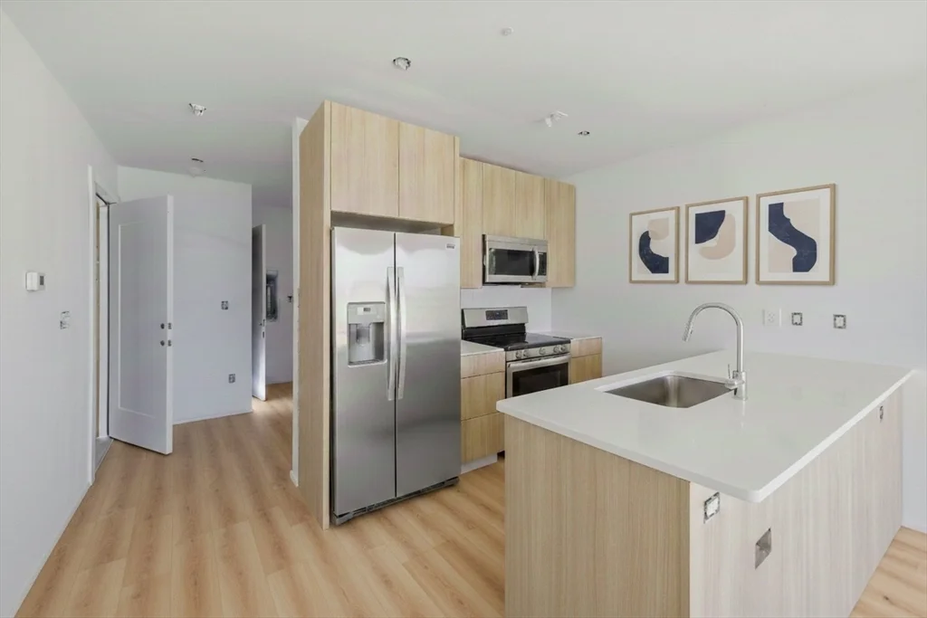 3 bed, 2 bath apartment for rent at 1035 Commonwealth Ave Unit 302, Allston — photo 3 of 20