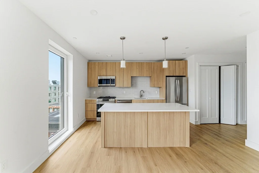 1 bed, 1 bath apartment for rent at 1035 Commonwealth Ave Unit 303, Allston — photo 3 of 7