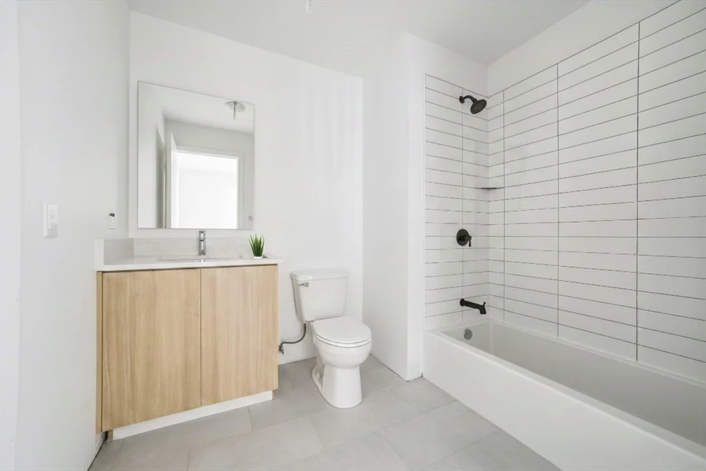 1 bed, 1 bath apartment for rent at 1035 Commonwealth Ave Unit 306, Allston — photo 8 of 17