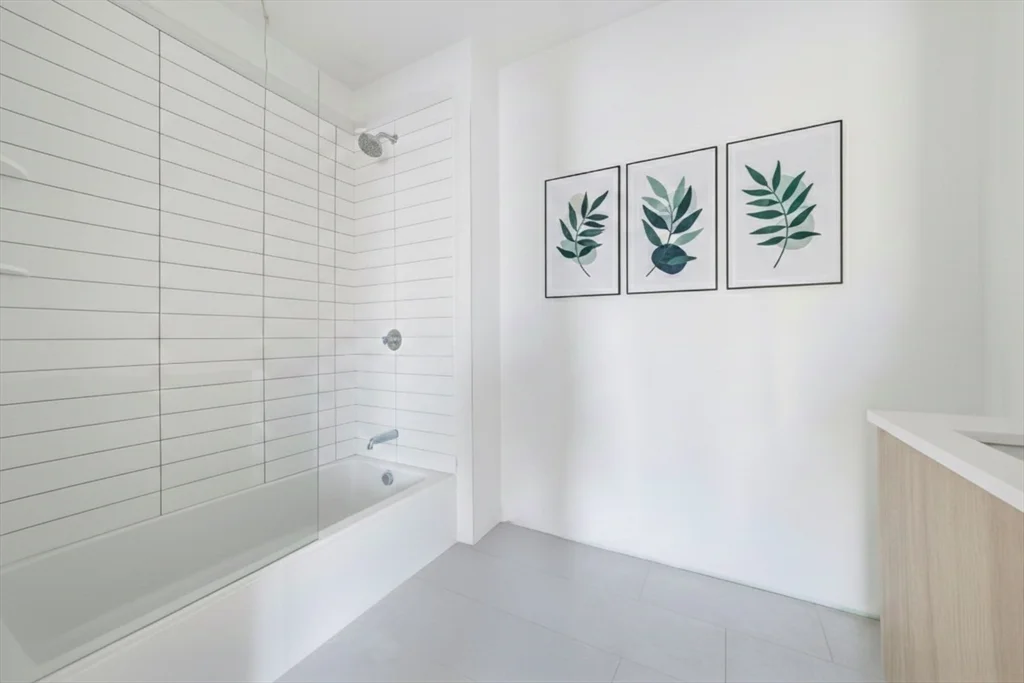 1 bed, 1 bath apartment for rent at 1035 Commonwealth Ave Unit 311, Allston — photo 9 of 17