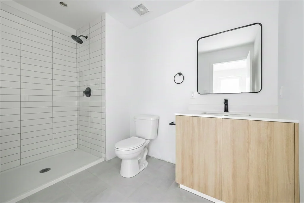 2 bed, 2 bath apartment for rent at 1035 Commonwealth Ave Unit 404, Allston — photo 9 of 11