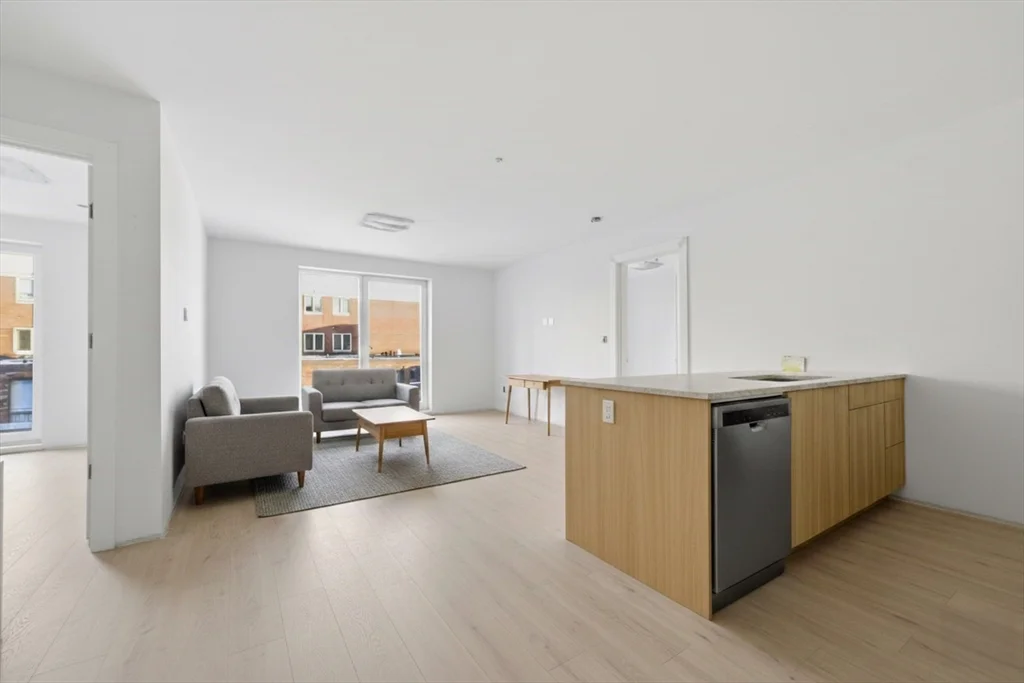 2 bed, 2 bath apartment for rent at 1035 Commonwealth Ave Unit 404, Allston — photo 10 of 11