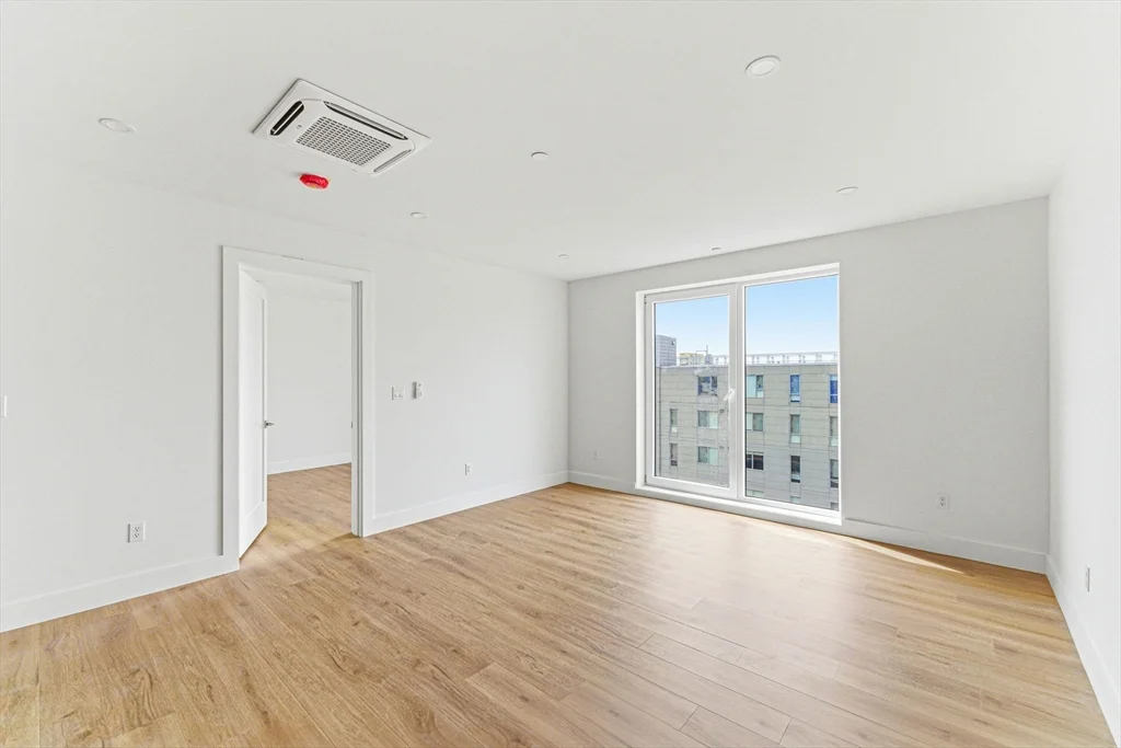 1 bed, 1 bath apartment for rent at 1035 Commonwealth Ave Unit 407, Allston — photo 4 of 16
