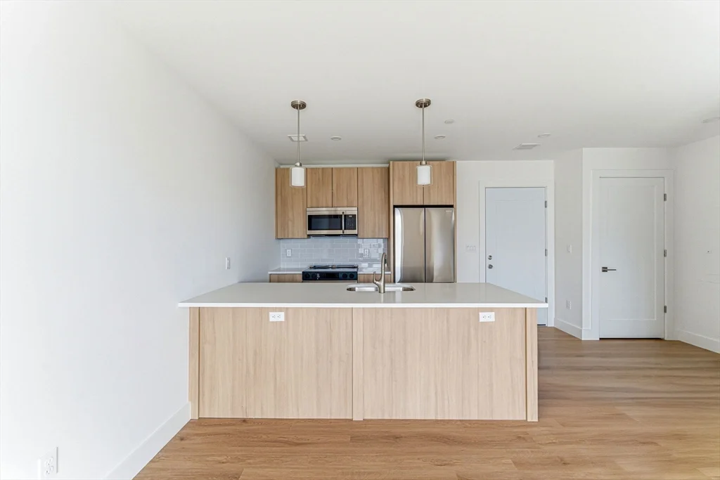 1 bed, 1 bath apartment for rent at 1035 Commonwealth Ave Unit 407, Allston — photo 3 of 16