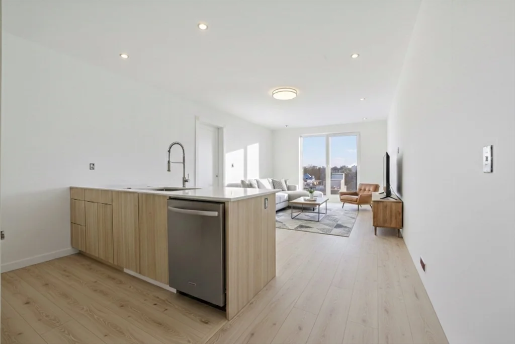 2 bed, 2 bath apartment for rent at 1035 Commonwealth Ave Unit 501, Allston — photo 2 of 23