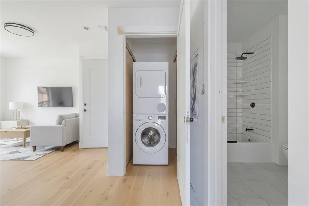 3 bed, 2 bath apartment for rent at 1035 Commonwealth Ave Unit 502, Allston — photo 6 of 24