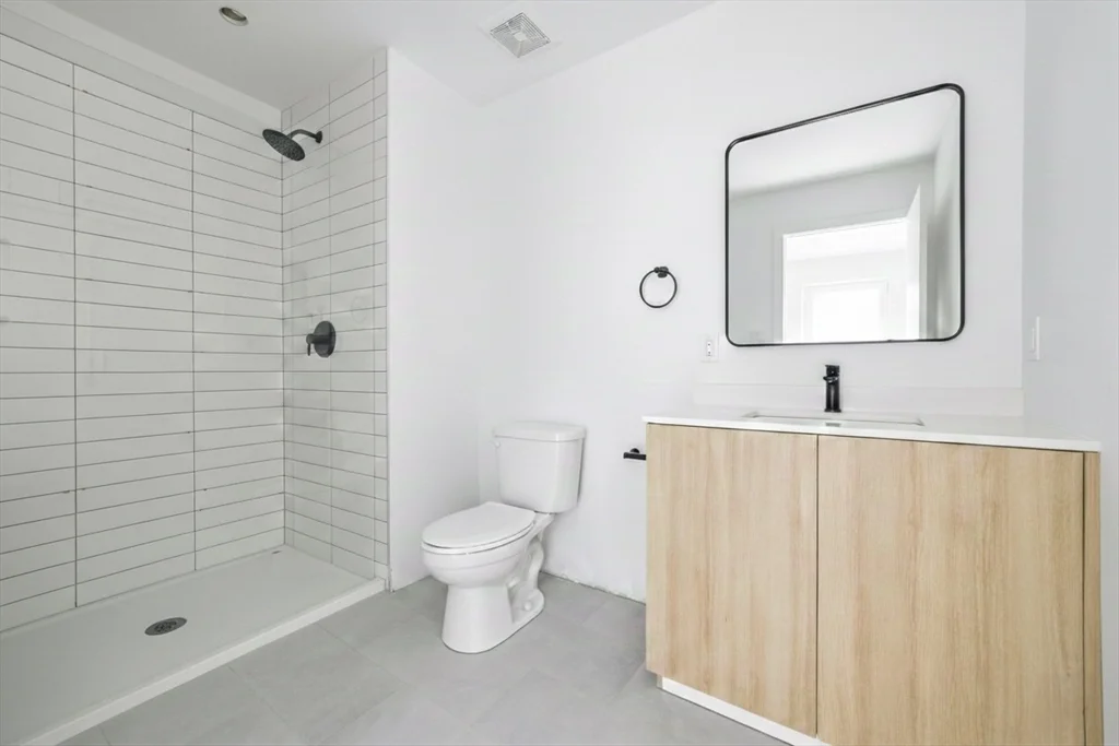 2 bed, 2 bath apartment for rent at 1035 Commonwealth Ave Unit 504, Allston — photo 5 of 18