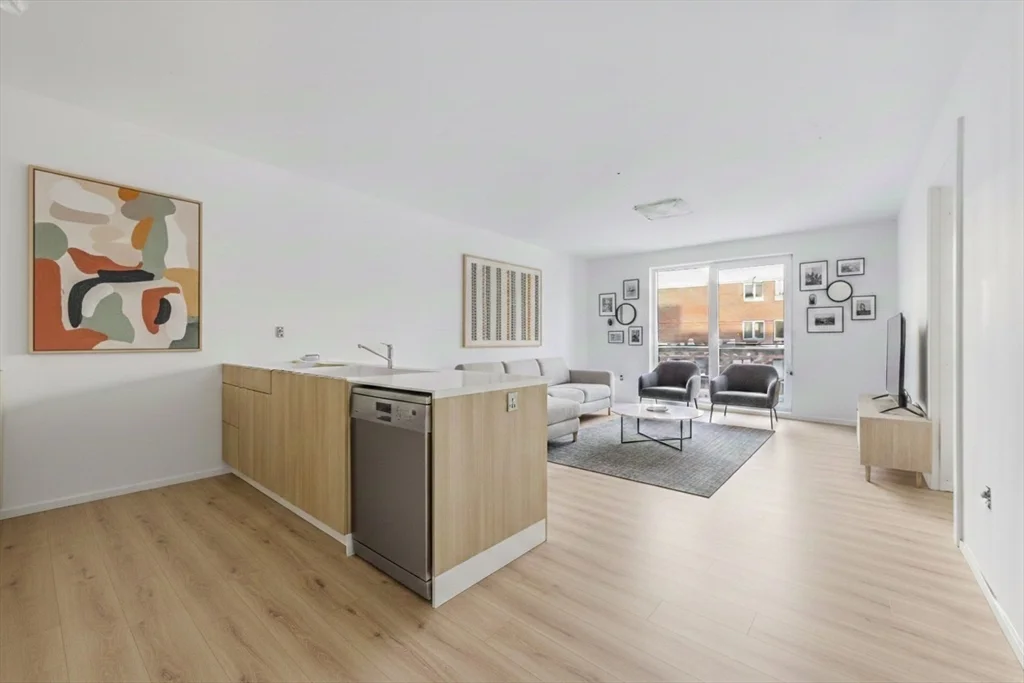 1 bed, 1 bath apartment for rent at 1035 Commonwealth Ave Unit 506, Allston — photo 2 of 15