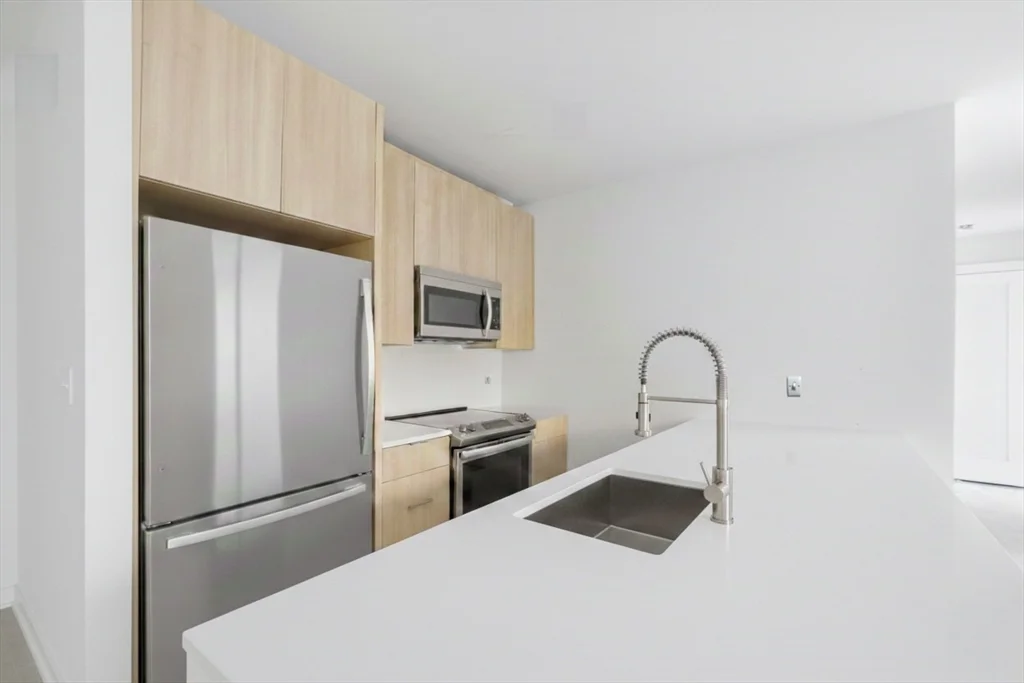 2 bed, 1 bath apartment for rent at 1035 Commonwealth Ave Unit 510, Allston — photo 4 of 16