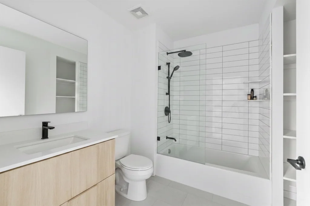 2 bed, 1 bath apartment for rent at 1035 Commonwealth Ave Unit 510, Allston — photo 8 of 16