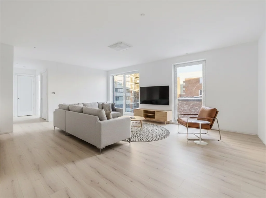 2 bed, 1 bath apartment for rent at 1035 Commonwealth Ave Unit 510, Allston — photo 2 of 16