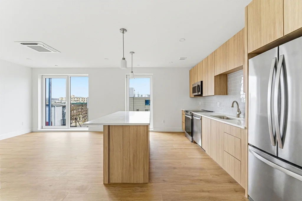 1 bed, 1 bath apartment for rent at 1035 Commonwealth Ave Unit 603, Allston — photo 2 of 7
