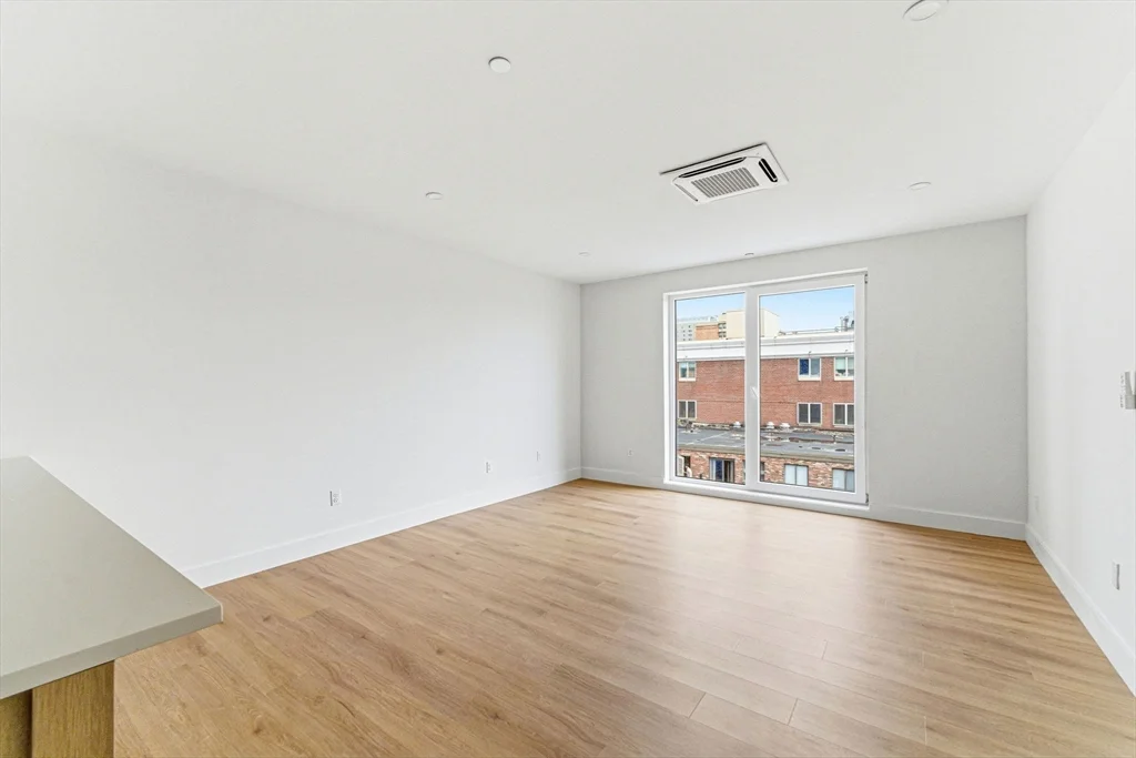 1 bed, 1 bath apartment for rent at 1035 Commonwealth Ave Unit 606, Allston — photo 5 of 10