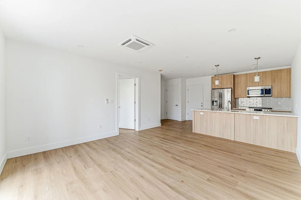 1 bed, 1 bath apartment for rent at 1035 Commonwealth Ave Unit 606, Allston — photo 2 of 10