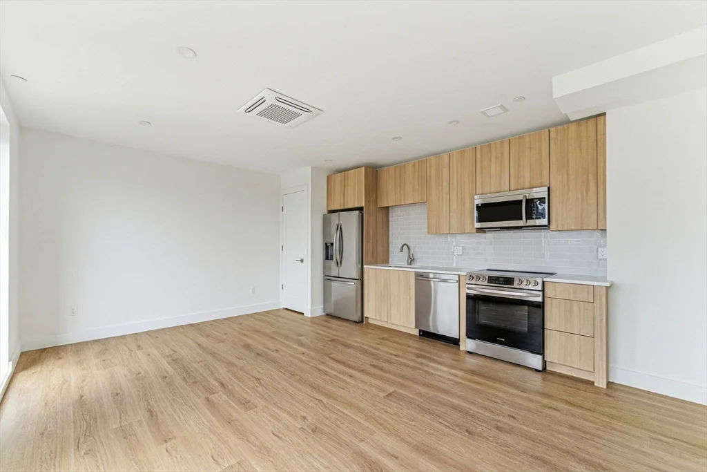 Studio bed, 1 bath apartment for rent at 1035 Commonwealth Ave Unit 609, Allston — photo 4 of 14