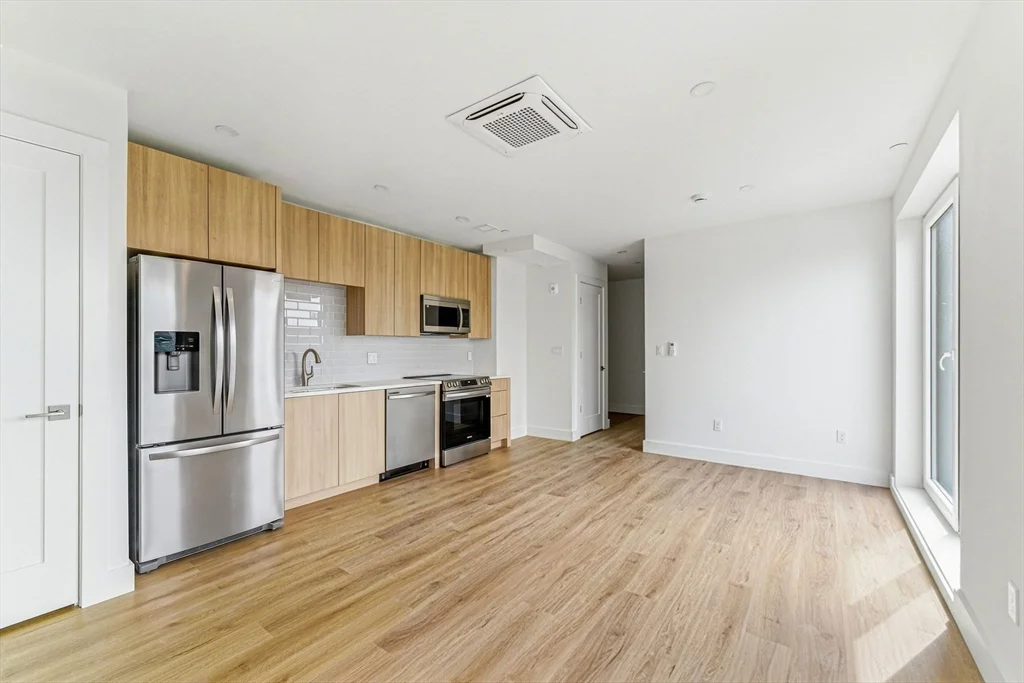 Studio bed, 1 bath apartment for rent at 1035 Commonwealth Ave Unit 609, Allston — photo 1 of 14