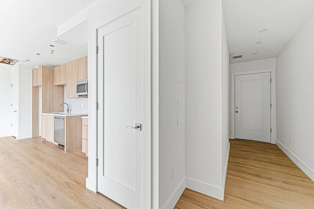 Studio bed, 1 bath apartment for rent at 1035 Commonwealth Ave Unit 609, Allston — photo 6 of 14