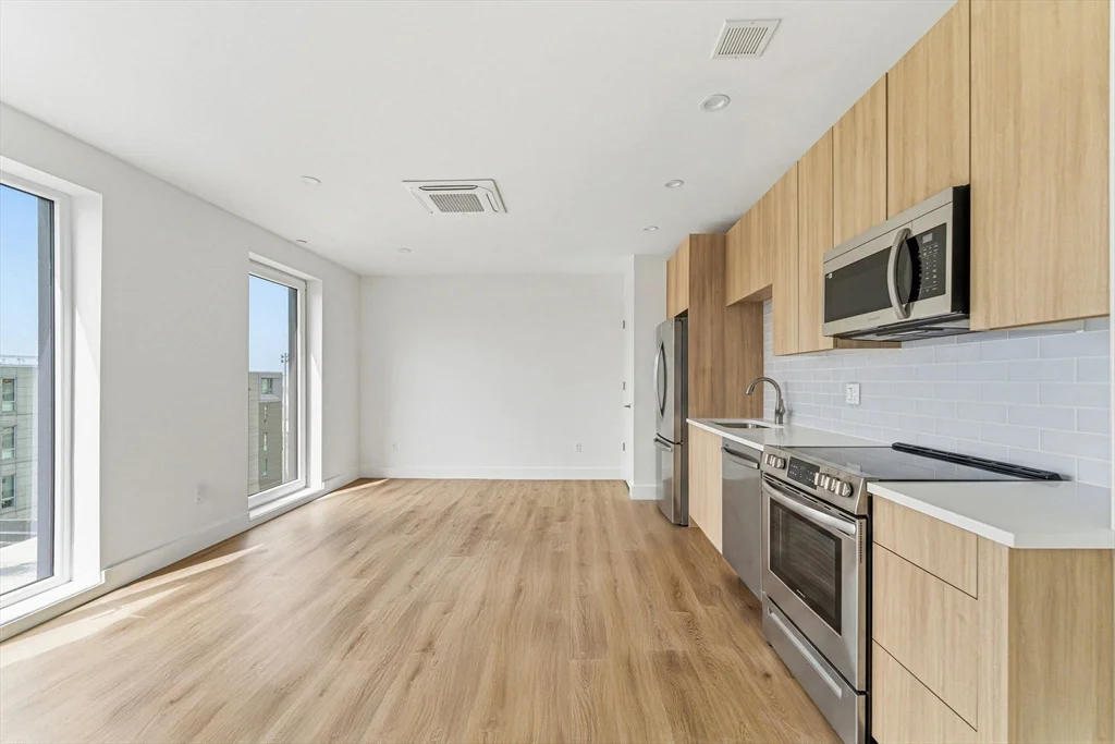 Studio bed, 1 bath apartment for rent at 1035 Commonwealth Ave Unit 609, Allston — photo 3 of 14
