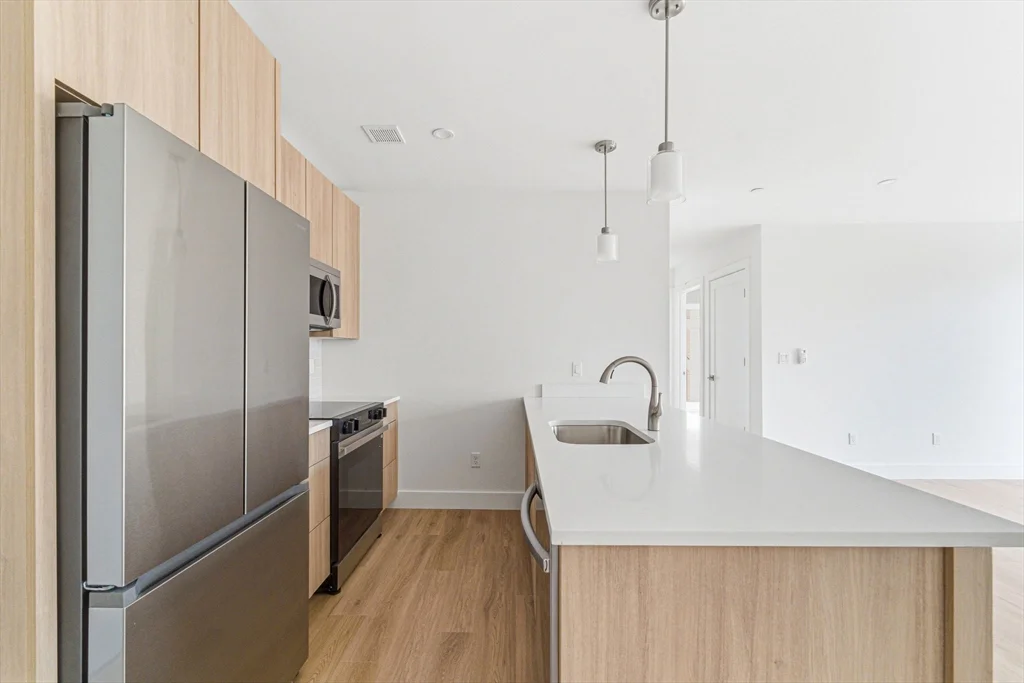 2 bed, 1 bath apartment for rent at 1035 Commonwealth Ave Unit 610, Allston — photo 2 of 18