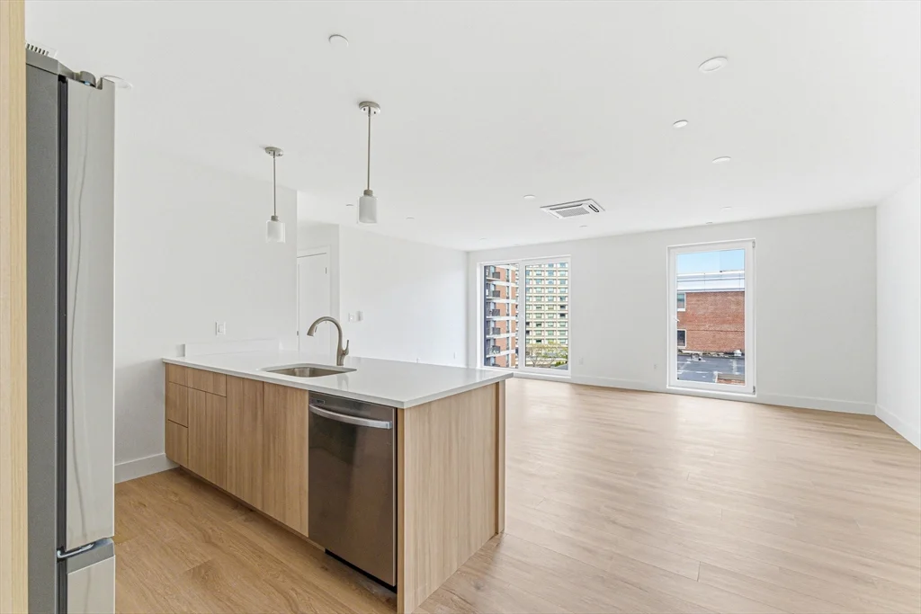 2 bed, 1 bath apartment for rent at 1035 Commonwealth Ave Unit 610, Allston — photo 3 of 18