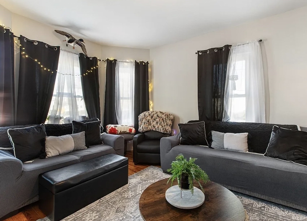 3 bed, 1 bath apartment for rent at 1037 Cove Rd Unit 1, South End — photo 3 of 8