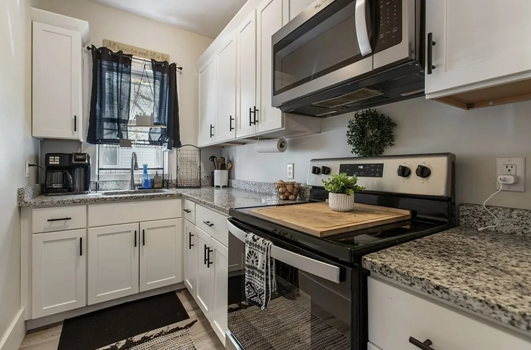 3 bed, 1 bath apartment for rent at 1037 Cove Rd Unit 2, New Bedford — photo 11 of 12