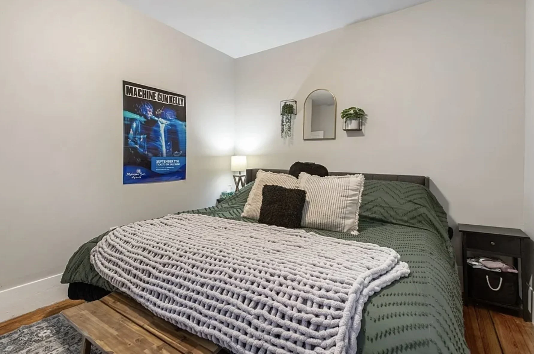 3 bed, 1 bath apartment for rent at 1037 Cove Rd Unit 2, New Bedford — photo 5 of 12
