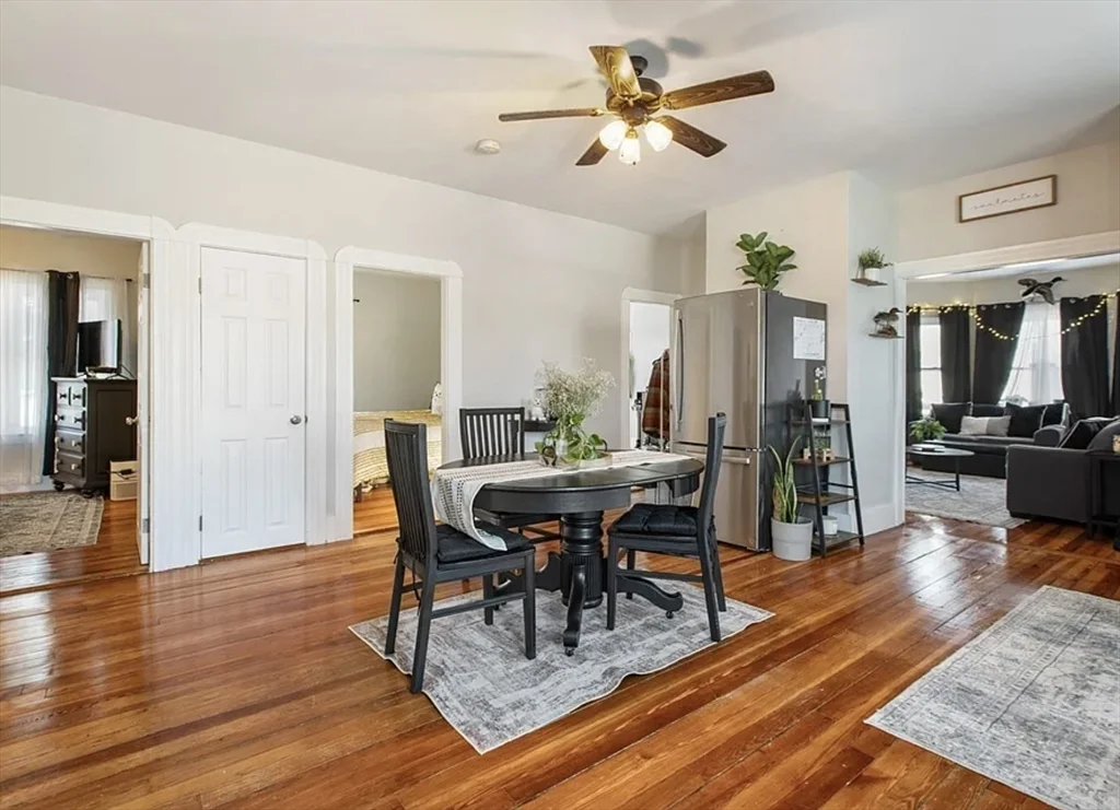 3 bed, 1 bath apartment for rent at 1037 Cove Rd Unit 2, New Bedford — photo 1 of 3