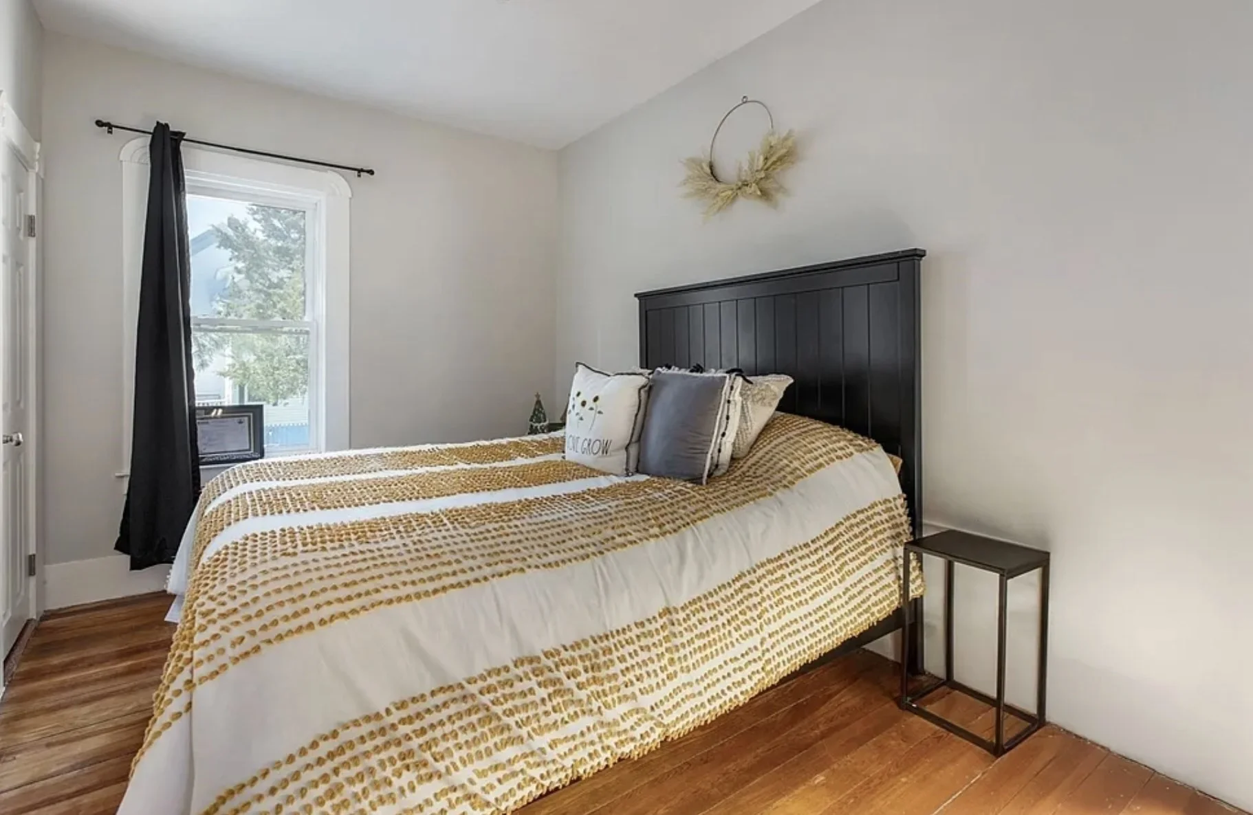 3 bed, 1 bath apartment for rent at 1037 Cove Rd Unit 2, New Bedford — photo 4 of 12