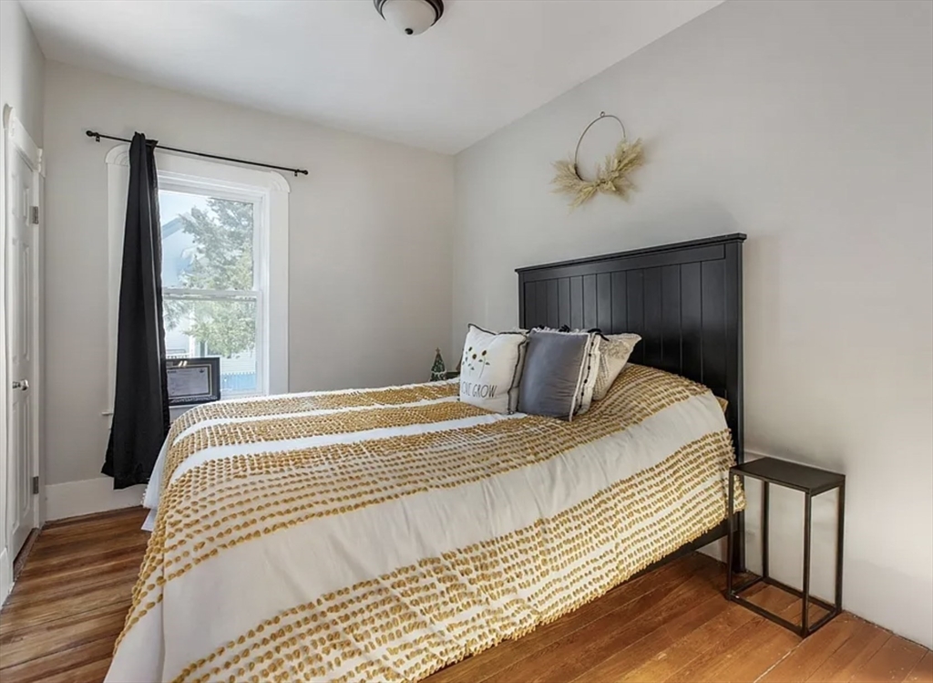 3 bed, 1 bath apartment for rent at 1037 Cove Rd Unit 3, New Bedford — photo 4 of 6