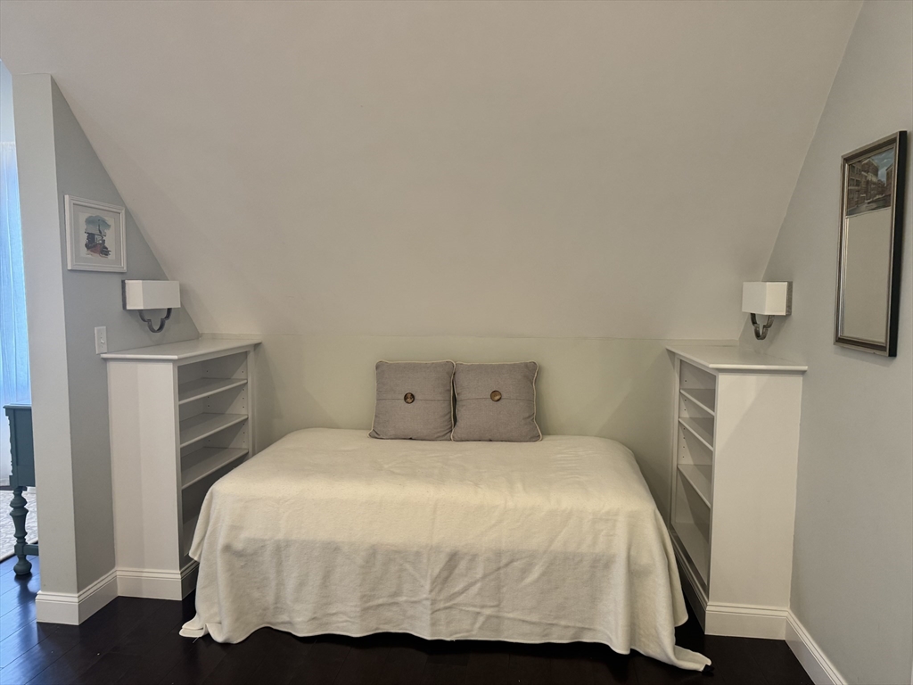 1 bed, 1 bath apartment for rent at 1037 Pleasant St Unit 203, Bridgewater — photo 4 of 23