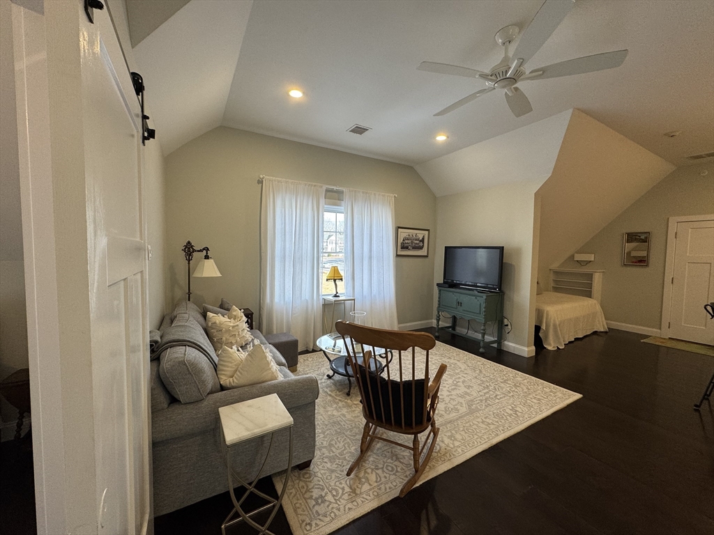 1 bed, 1 bath apartment for rent at 1037 Pleasant St Unit 203, Bridgewater — photo 10 of 23