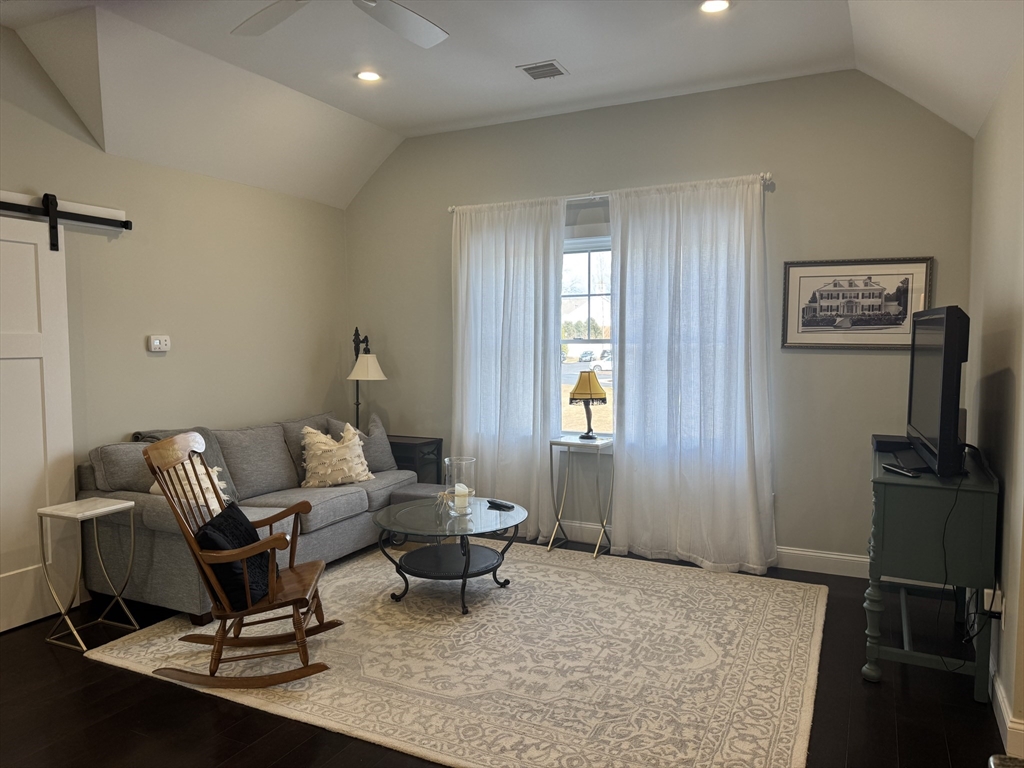 1 bed, 1 bath apartment for rent at 1037 Pleasant St Unit 203, Bridgewater — photo 8 of 23