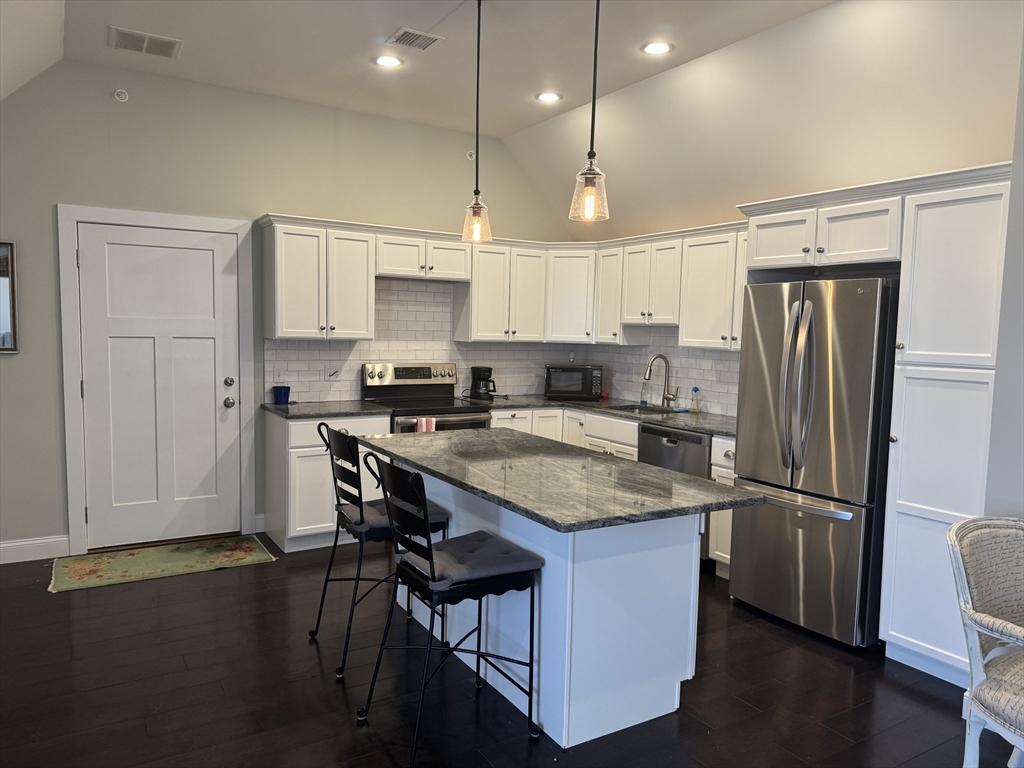 1 bed, 1 bath apartment for rent at 1037 Pleasant St Unit 203, Bridgewater — photo 1 of 23