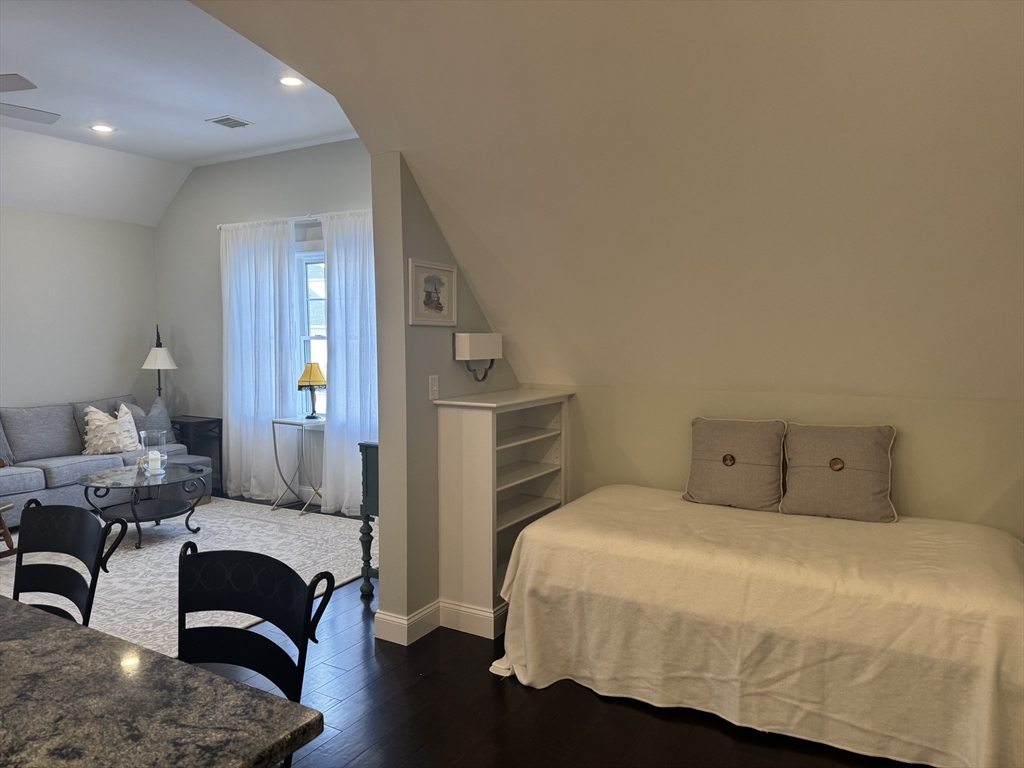 1 bed, 1 bath apartment for rent at 1037 Pleasant St Unit 203, Bridgewater — photo 5 of 23