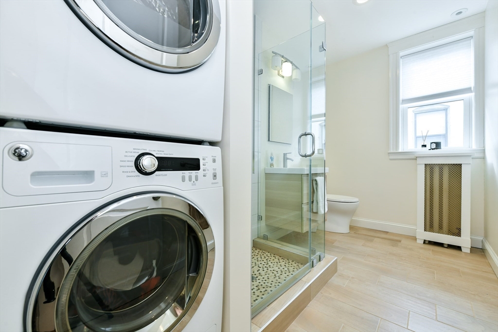 3 bed, 2 bath apartment for rent at 1038 Beacon St Unit 404, Brookline — photo 13 of 16