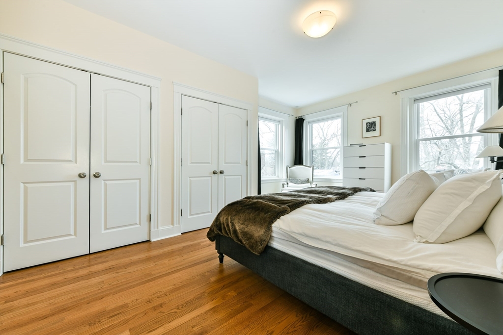 3 bed, 2 bath apartment for rent at 1038 Beacon St Unit 404, Brookline — photo 9 of 16